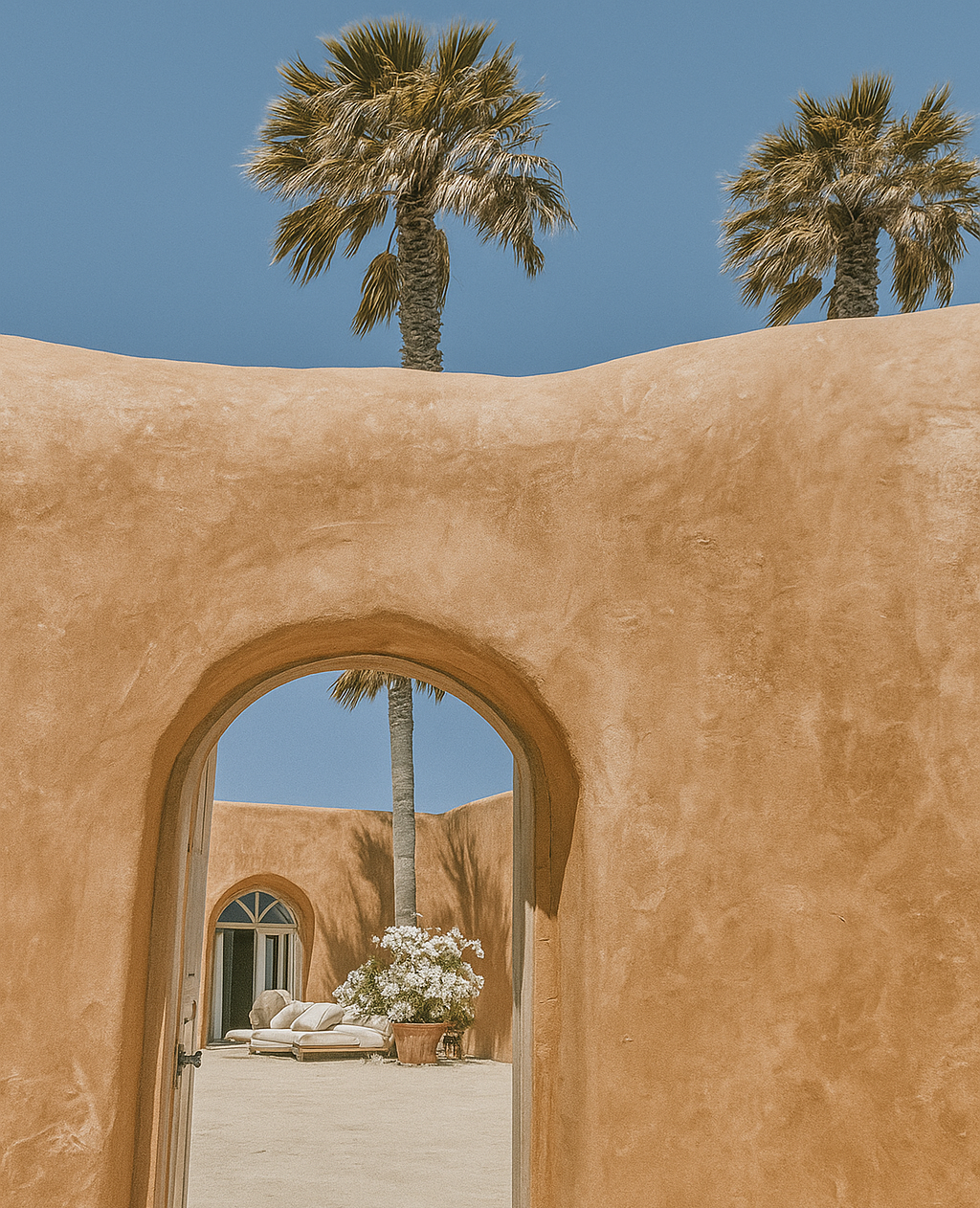 Patio de casa colonial inspiracional de la marca de bikinis y bañadores Cocumba Collection