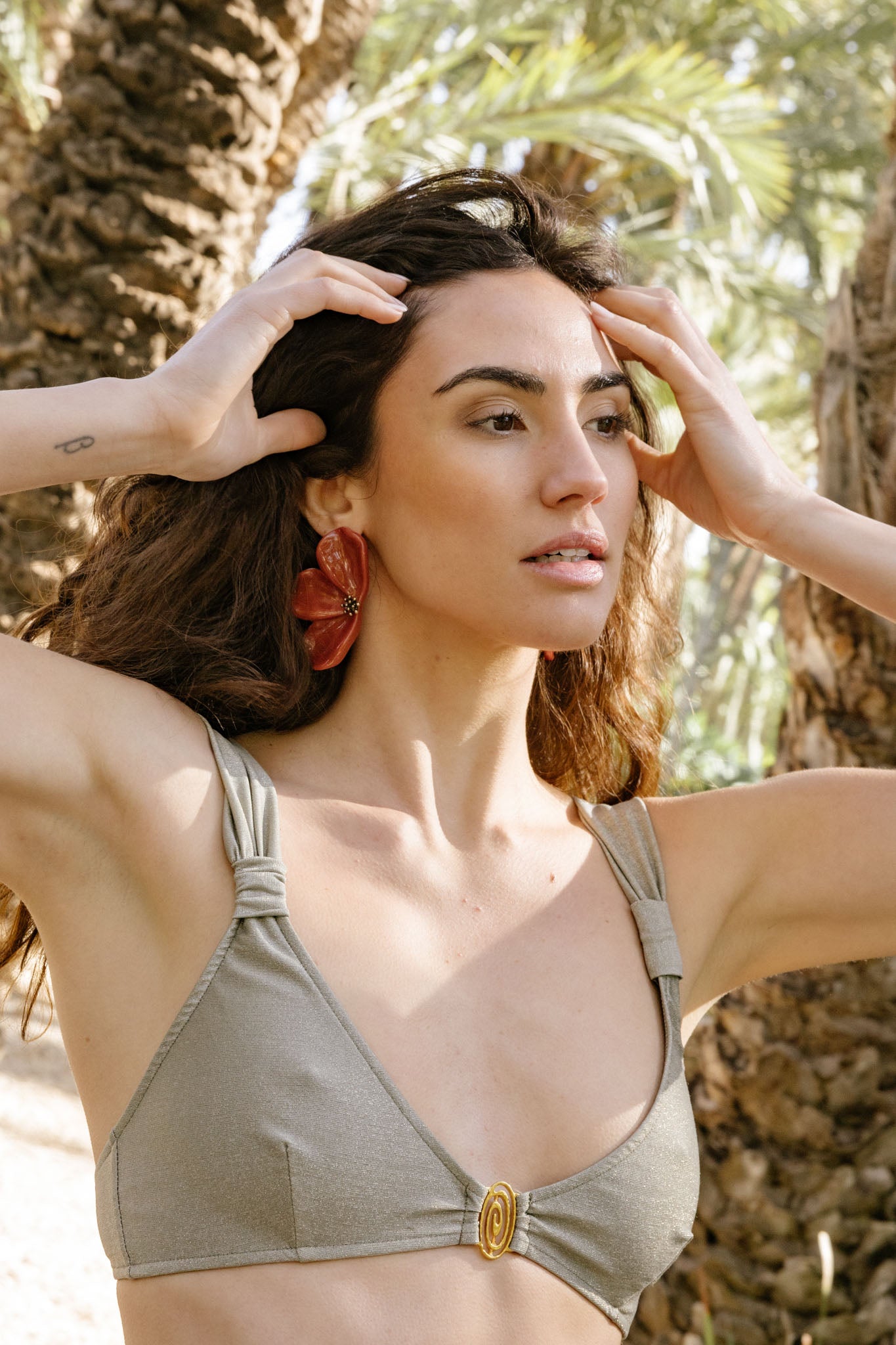 Chica con bikini Veracruz de la colección Saguaro 2026 de Cocumba Collection